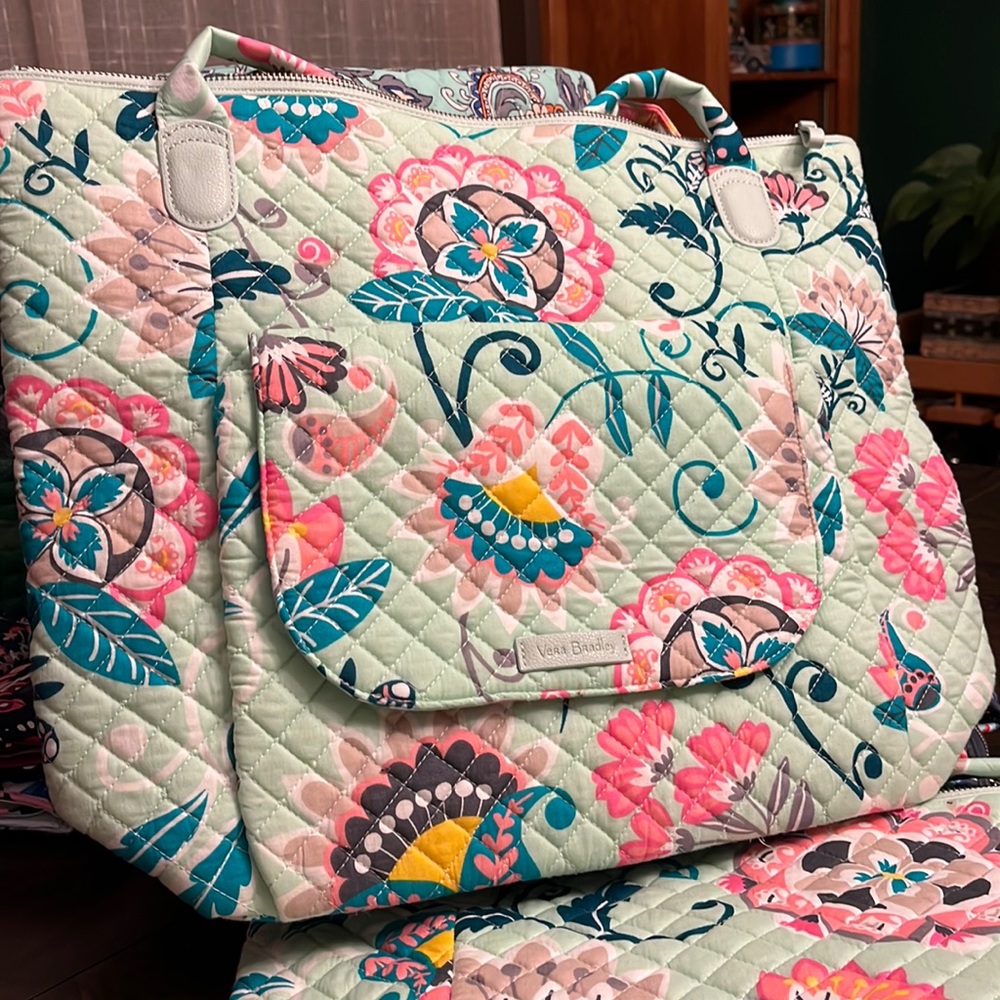 NWT Vera Bradley Mint Flowers North South Carson Tote